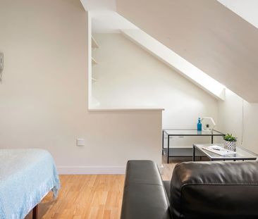 40 HYDE TERRACE Leeds - LS2 9LN - Photo 2