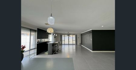 LARGE 4x2 FAMILY HOME IN CONVENIENT LOCATION - Photo 3