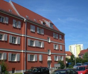 Hell durchflutete 2-Zimmer-Wohnung mit Balkon in ruhiger Lage - Näh... - Photo 1
