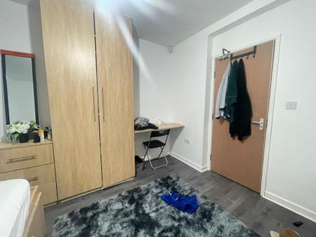 6 bedroom semi-detached house to rent - Photo 5