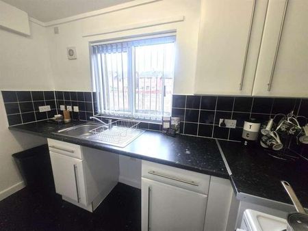 Flat Heddington Gardens, Arnold, Nottingham, NG5 - Photo 3