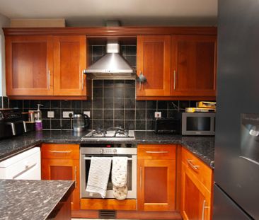 2 bedroom end of terrace house to rent - Photo 2