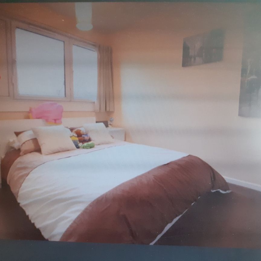 4 Bed Maisonette, Bence House, SE8 - Photo 1