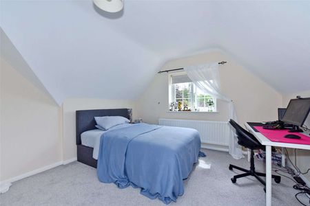 A detached four bedroom character home situated on the outskirts of Cobham located in a cul de sac approximately 0.5 of a mile from Effingham Junction station. - Photo 4