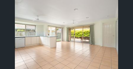 Open and Spacious Family Home! - Photo 2