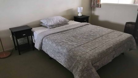 One bedroom one bathroom Apartment in City Centre - Photo 3
