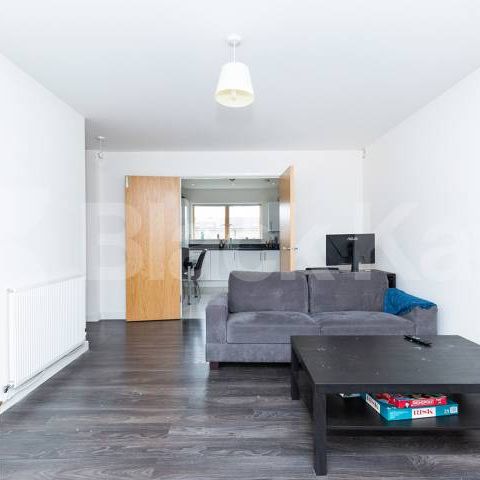 2 bed 2 bath within a modern new build minutes to a piccadilly tube line - Photo 1