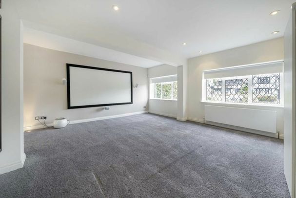 Parkgate Avenue - Photo 1