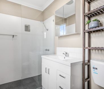 Great Location! Close to Airport. - Photo 6