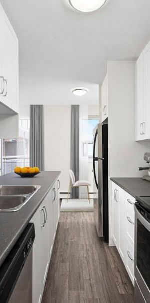 2495 Lake Shore Boulevard, West - Photo 2