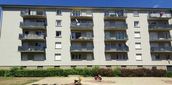 Appartement de type 4 comprenant 3 chambres, une cuisine et un séjour. - Photo 2