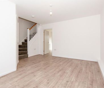 3 bedroom end of terrace house to rent - Photo 2