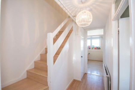 3 bedroom flat to rent - Photo 5