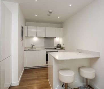 Price £1,750 pcm - Available 31/10/2025 - Furnished - Photo 3