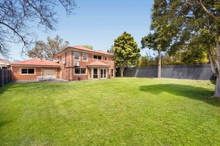 GRAND SCALE FAMILY LIVING IN ELITE BEACHSIDE POCKET - Photo 4