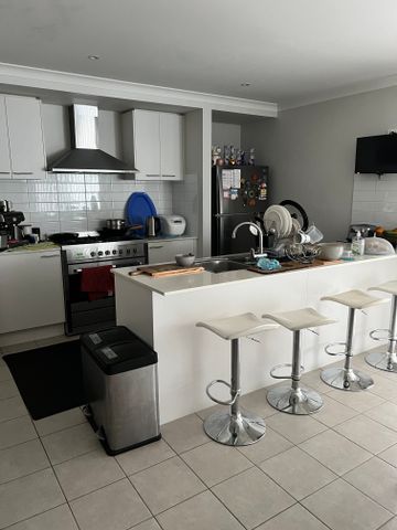 Lovely Banks - Photo 5