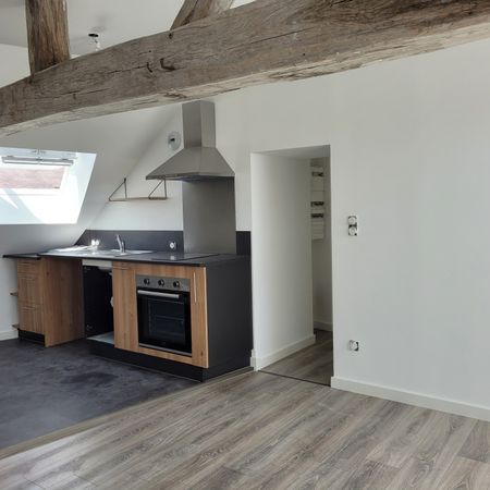 Location Appartement 2 pièces 45m² SABLE SUR SARTHE 72300 - Photo 3