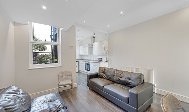 Spacious 5-Bed Student House - Photo 1