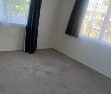 BEAUTIFULLY PRESENTED 3 BEDROOM HOME - Photo 5