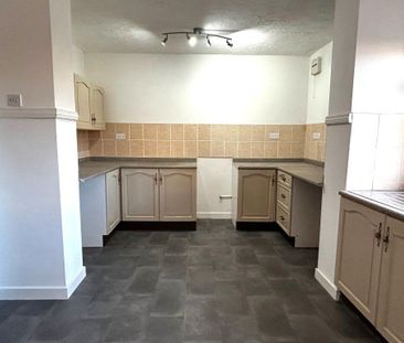 3 bedroom end of terrace house to rent - Photo 5