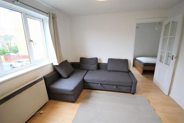 Studio to rent - Photo 1