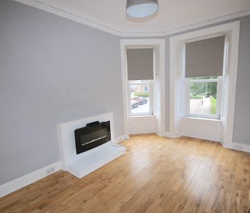4 bedroom flat to rent - Photo 2