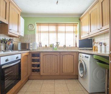 *SHORT TERM TENANCY* 3-Bedroom Semi-Detached Bungalow - Photo 1