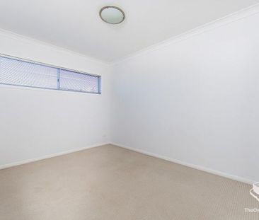 Large 2 Bed/2 Bath unit & Bay breezes - Photo 6