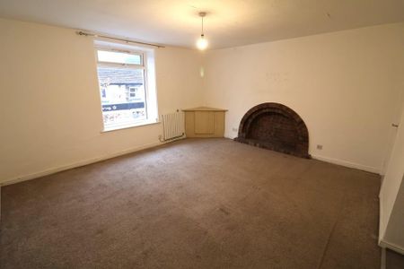 2 bedroom maisonette to rent - Photo 2