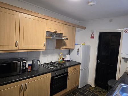 2 bedroom flat to rent - Photo 5