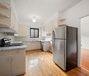 Mercier : Logement de 3 chambres+bureau et cour exclusive offert en... - Photo 3