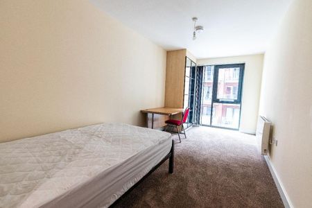 3 bedroom flat to rent - Photo 4