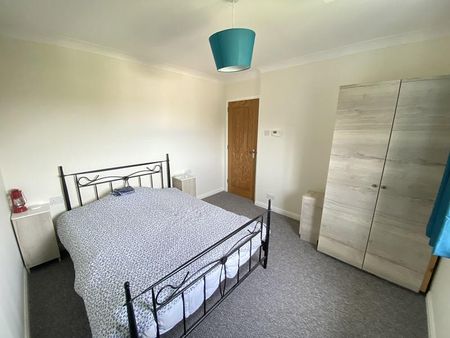 3 bedroom terraced house to rent - Photo 4
