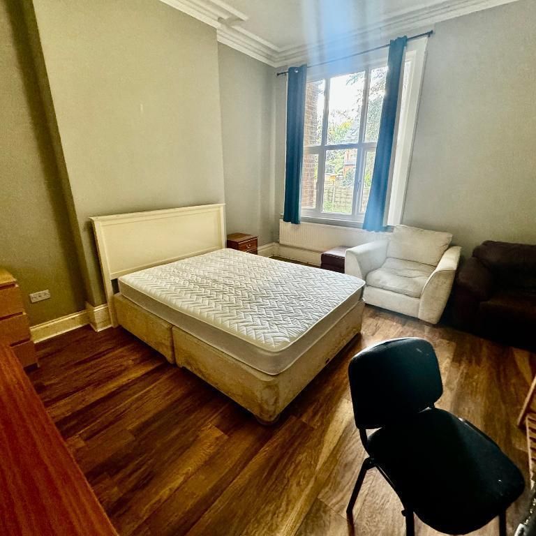 10 bedroom detached house to rent - Photo 1