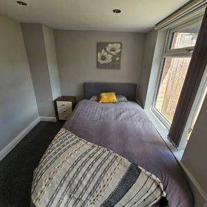 Room 1, 85 Doncaster Road - Photo 2