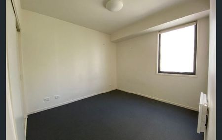 Stylish 2-Bedroom Apartment in a Prime Location! - Photo 2