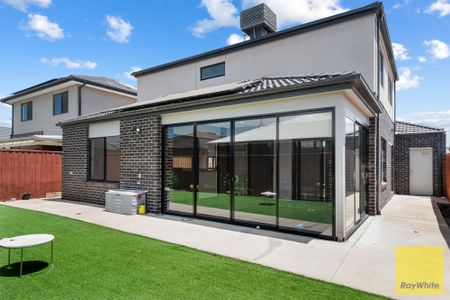 Stunning Large Family Home! - Photo 5