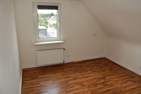 Gemütliche 2-Zimmer-Dachgeschosswohnung in zentraler Lage! - Foto 2