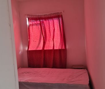 Room in a Shared House, Springfield Drive, IG2 - Photo 1