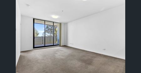 Modern, sunlit one-bedroom plus study apartment with elevated outlook - Photo 5