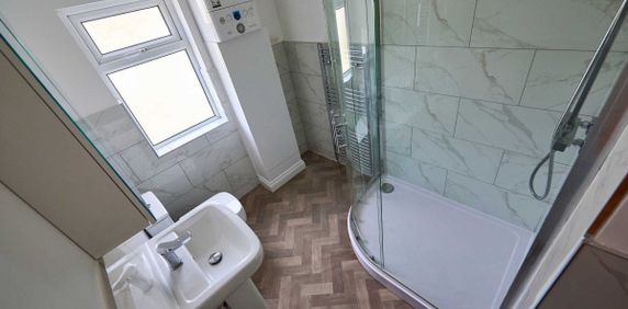 Broomfield Crescent - Photo 2