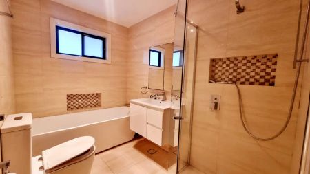 “Great Single Level Home” - Photo 2