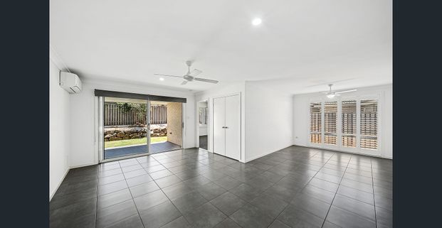 Modern four-bedroom, opposite bushland reserves - Photo 1