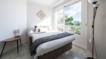 Apartment in Marbella, Costa del Sol - Photo 4