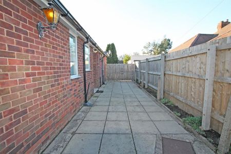 2 bedroom bungalow to rent - Photo 4