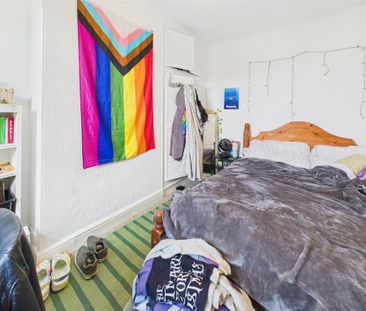 4 bedroom terraced house to rent - Photo 3