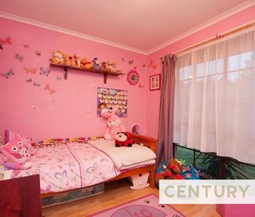 Comfortable Family Home - Photo 2