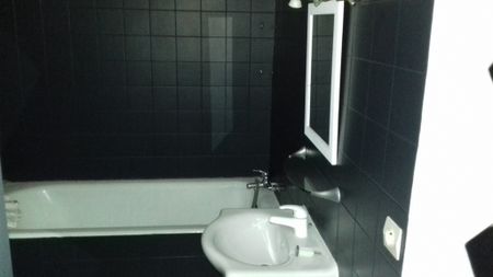 Location Appartement 3 pièces 72m² NARBONNE 11100 - Photo 5