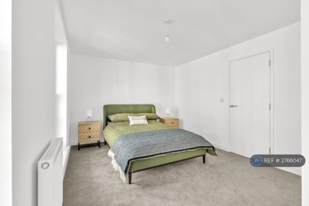 4 bedroom terraced house to rent - Photo 3