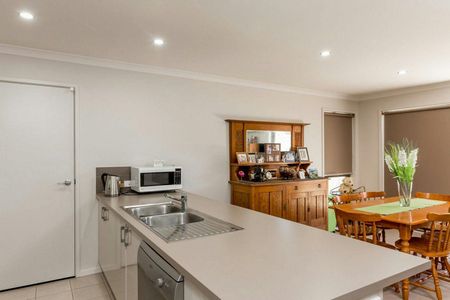 Modern Two Bedroom Townhouse - Photo 3